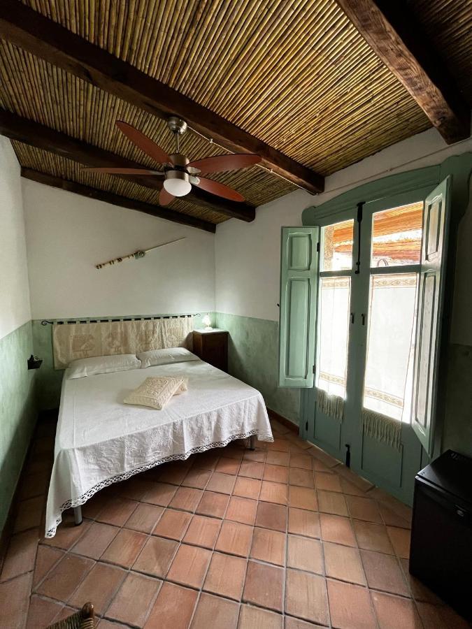 Hostal Graziosa Stanza Campidanese Su Terzu Oristano Exterior foto